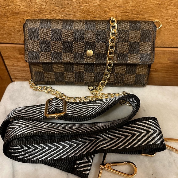 Louis Vuitton Damier Ebene Wallet (With Crossbody Attachments) - Picture 4 of 15